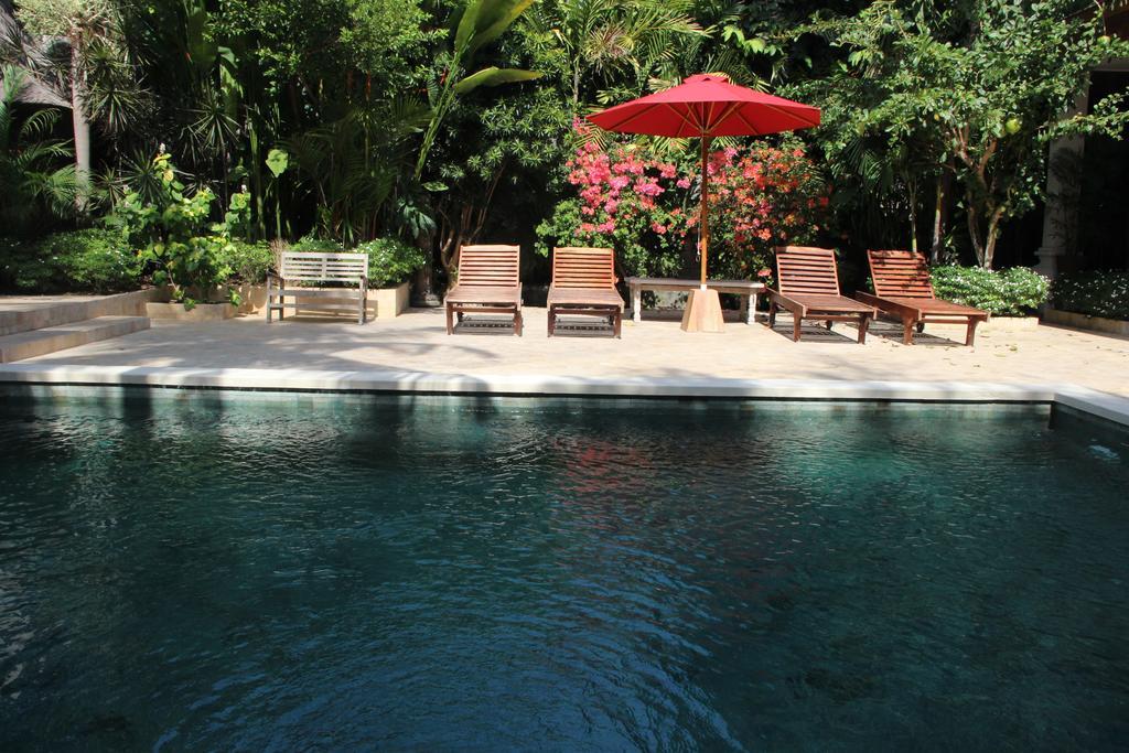 Villa Varuna Legian Exteriör bild